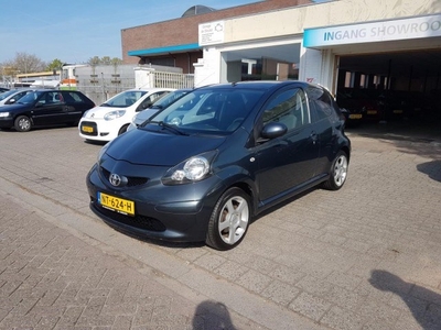 Toyota Aygo 1.0 VVT-i ZEER NETTE AUTO !/ AIRCO / CV / ELEKT