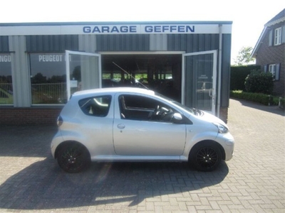 Toyota Aygo 10 x op voorraad 3 en 5 Drs airco v/a 4000.