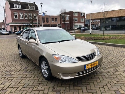 Toyota Camry 2.4 linea luna aut (2006)