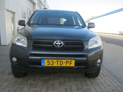 Toyota RAV4 2.0vvti executive LEER