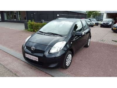 Toyota Yaris 1.0vvti access nieuwstaat 30000 km (bj 2010)