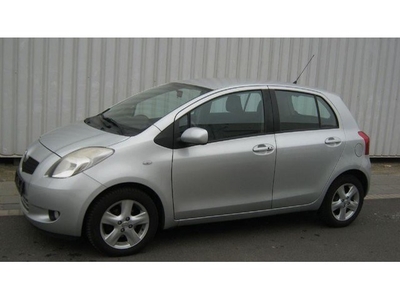 Toyota Yaris 1.3vvti linea sol