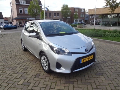 Toyota Yaris 1.5 full hybrid aspiration cvt aut navi camera