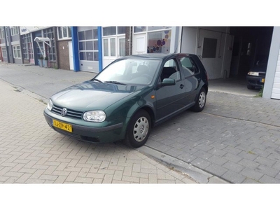 Volkswagen Golf 1.4-16V bj:99 5 deurs !!