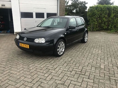 Volkswagen Golf 1.6-16V Sportline