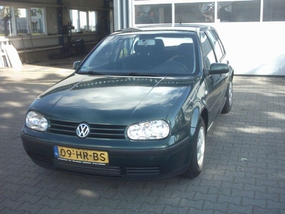 Volkswagen Golf 1.6-16V Trendline (2001)