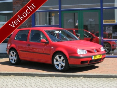 Volkswagen Golf 1.6 Airco en 17 Inch velgen (bj 2000)