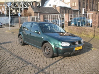 Volkswagen Golf 1.6 Highline