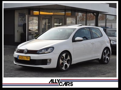 Volkswagen Golf 2.0 GTI DSG Navi Clima Xenon Panorama F1