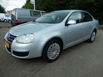 Volkswagen Jetta 1.6 FSI Comfortline (bj 2007)