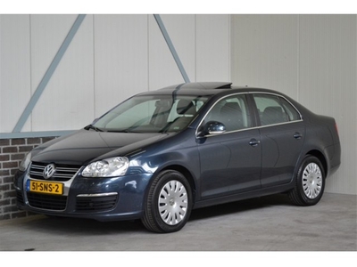 Volkswagen Jetta 2.0 TDI AUT Highline 2010 Blauw 180.117 km