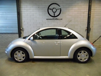 Volkswagen New Beetle 2.0 Highline, nieuwstaat