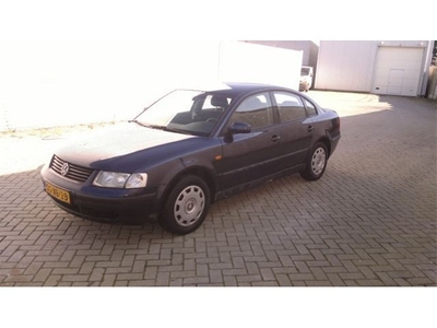 Volkswagen Passat 1.6 (bj 1997)