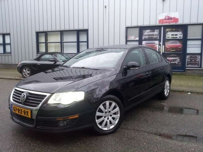 Volkswagen Passat 1.6 FSI Trendline 2005/Clim/Xenon/Nap