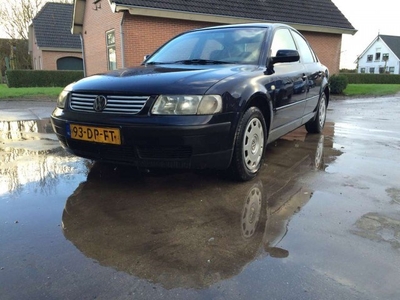 Volkswagen Passat 1.8-5V Comfortline Nieuwe APK vol jaar