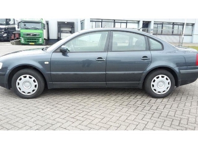 Volkswagen Passat 1.8-5V Trendline