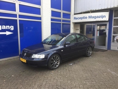 Volkswagen Passat 1.8-5V Trendline Aflevering met nwe APK