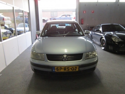 Volkswagen Passat 1.8-5V TRENDLINE (bj 1998)