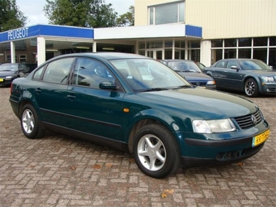 Volkswagen Passat 1.8T 110KW Trendline (bj 1997)