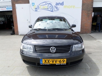 Volkswagen Passat 2.3 V5 Trendline met NAP (bj 1999)