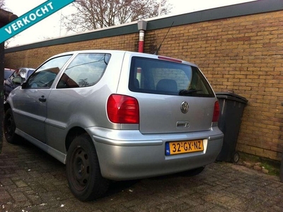 Volkswagen Polo 1.4-16V BJ2001 VERKOCHT !