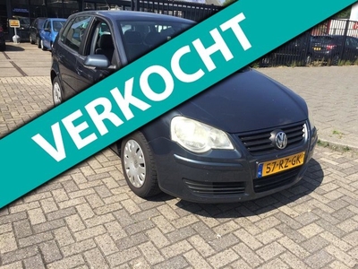 Volkswagen Polo 1.4-16V Comfortline 5 DEURS AUTOMAAT