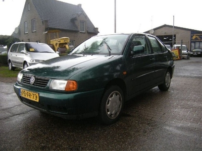 Volkswagen Polo 1.4 SEDAN 4 DEURS (bj 1996)