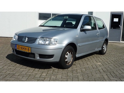 Volkswagen Polo 1.4 TRENDLINE APK 01-10-2019 (bj 2001)