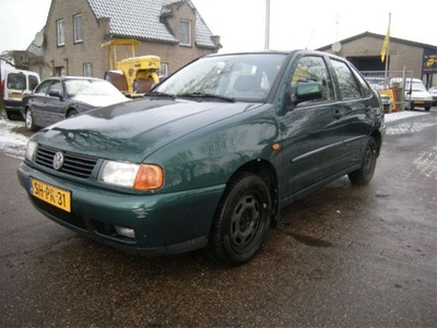 Volkswagen Polo 1.6-16V 4 deurs sedan (bj 1997)