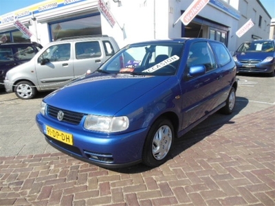 Volkswagen Polo 1.6 (bj 1999, automaat)