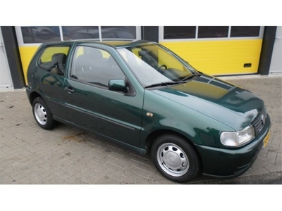 Volkswagen Polo 1.6 (bj 1999, automaat)