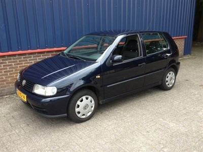 Volkswagen Polo 1.6 met stuurbekr , nw APK en 220.000km