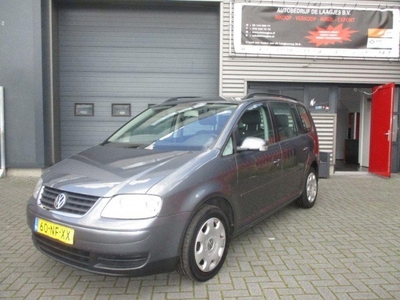 Volkswagen Touran 1.6-16V FSI DSG