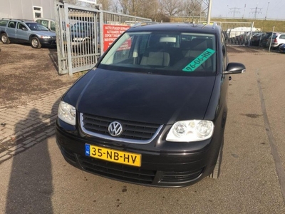 Volkswagen Touran 1.6-16V FSI , met CLIMA, Nieuwe APK bij