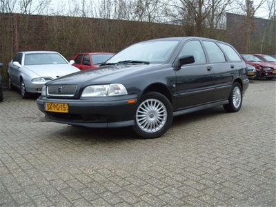 Volvo V40 1.8 COMFORT LINE LEDER AIRCO ZWART (bj 1998)