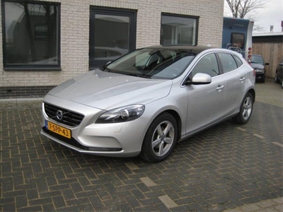 Volvo V40 D2 momentum navi/panorama/xenon model 2013