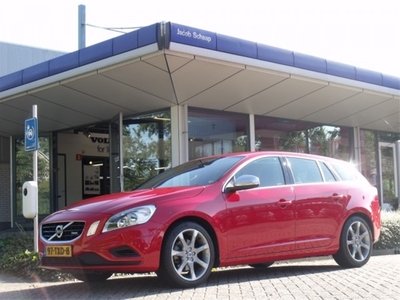 Volvo V60 T3 150pk R-Design Business Pack Pro / 18