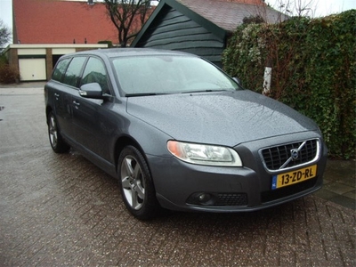 Volvo V70 2.4 D5 Momentum (bj 2008, automaat)