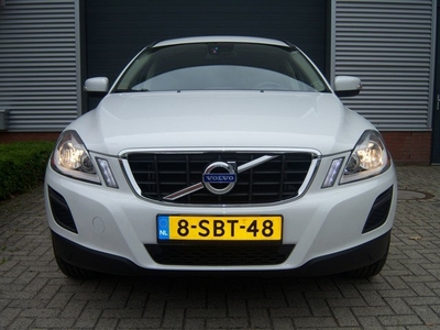 Volvo XC60 2.0 D5 FWD-DESIGN INFO