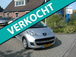 Peugeot 107 1.0-12V XS met AIRCO en onderhoudsboekjes volledig ingevuld aanwezig