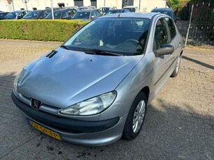 Peugeot 206 1.4 XR 5 DEURS KM 86000 MET NAP