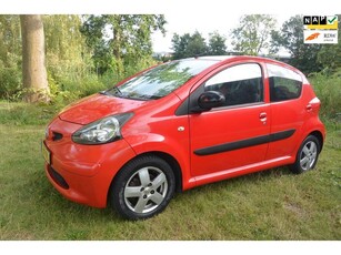 Toyota Aygo 1.0-12V Sport*5deurs*automaat*airco*apk