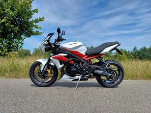 Triumph Street Triple 675 R (bj 2013)