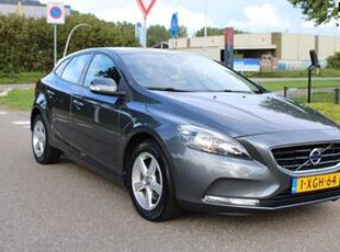 Volvo V40 1.6 T2 MOMENTUM-uitv/CLIMA AIRCO/LM-VELG/CRUISECONTROL/TREKHAAK/ISOFIX/2eEIGENAAR/SLECHTS 105.678 KM NAP/O.HD-RIEM V.V.