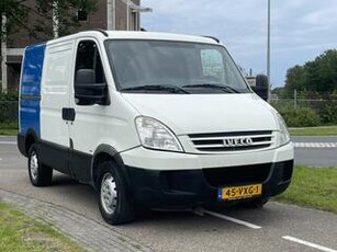 Iveco DAILY 35S14V 300 H2 L | AUTOMAAT | 3500 kg Trekgewicht | Bank | Ge?soleerde laadruimte | 2x Schuifdeur | 136 PK |