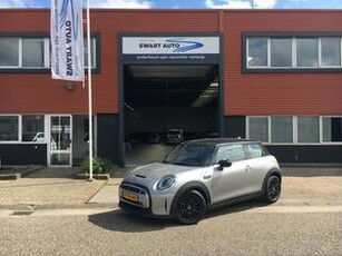 Mini Electric Mini Camden Edition 33 kWh 184 PK | AC/DC Snel laden | Cruise Controle | Climate Controle | Apple CarPlay | Lichtpakket | Driving Assistant | Stoelverwarming | Parkeersensoren | Opbergpack | Warmtepomp | NAP | Rijklaar |