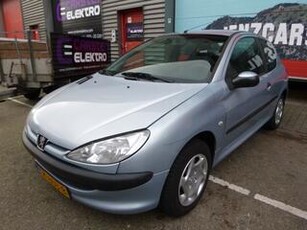 Peugeot 206 1.4 Gentry,ZUINIG! NIEUWE DISTRIBUTIE!