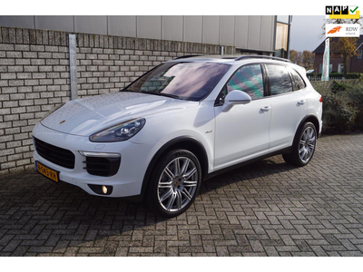 Porsche Cayenne 4.2 D S AWD Automaat Panodak Luchtvering Adaptieve Cruise Navi Camera Clima 2x PDC LMV Trekhaak ENZ.