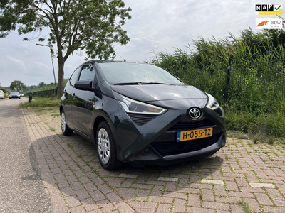 Toyota Aygo 1.0 VVT-i x-play, Navigatie, Car-Play, Airconditioning, Bluetooth, Camera, 1e eig en Dealer onderhouden met boekjes