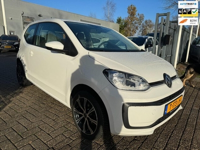 Volkswagen UP! 1.0 BMT high up! 71.393 KM, airco elec